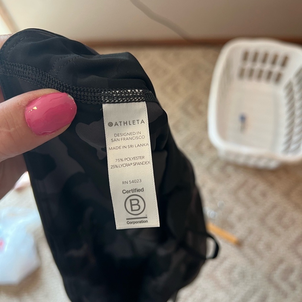 Athleta Ultimate 7/8 Camo Legging - Picture 10 of 11